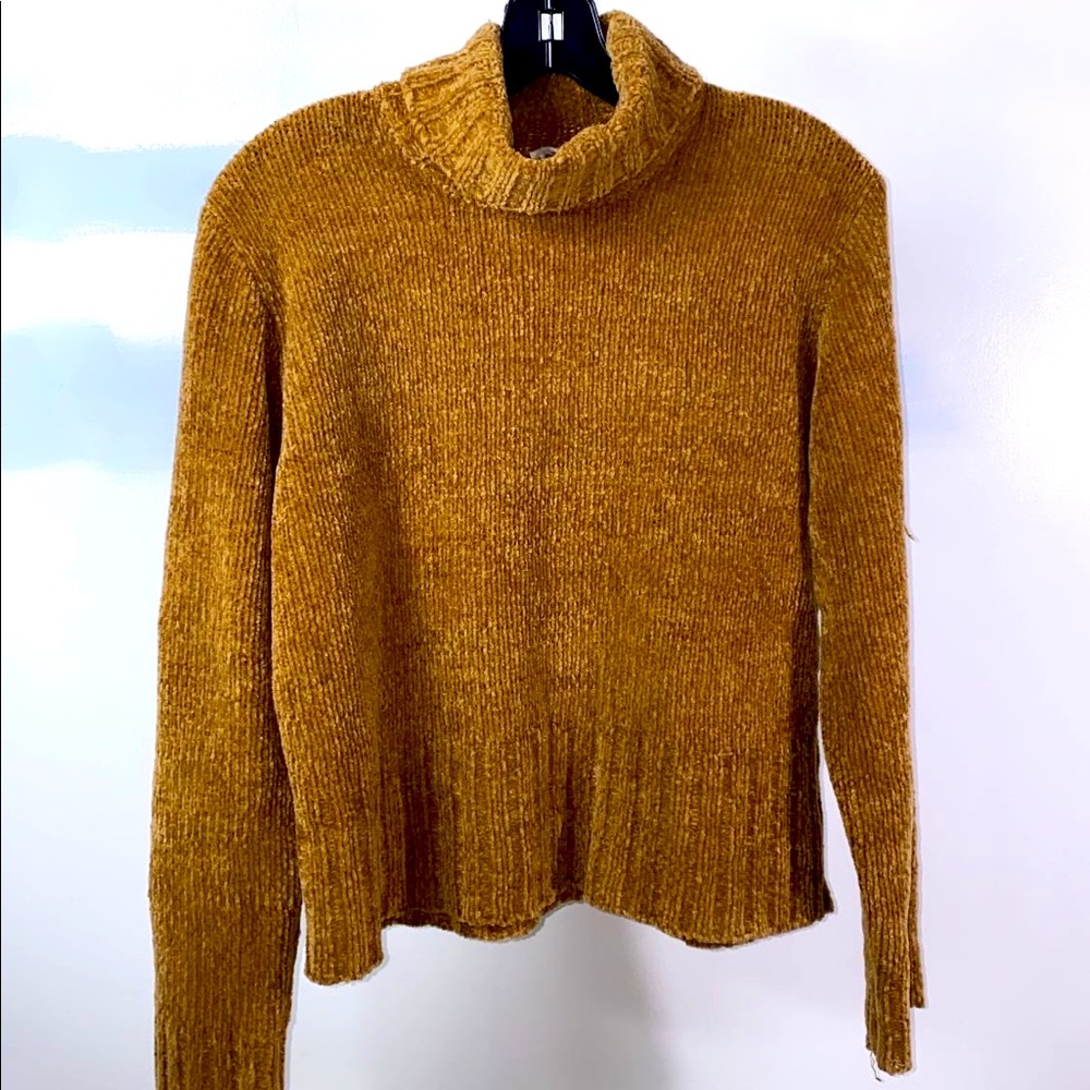 Cute cropped turtleneck sweater